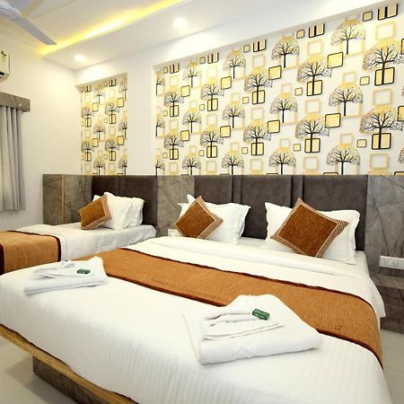 אחמדאבאד Hotel A1 Vastrapur מראה חיצוני תמונה