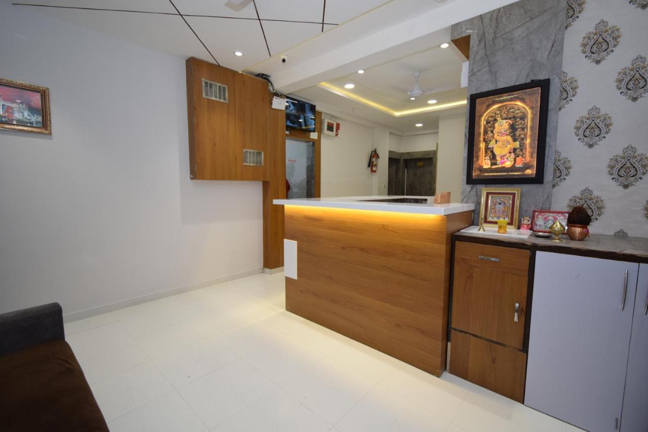 אחמדאבאד Hotel A1 Vastrapur מראה חיצוני תמונה