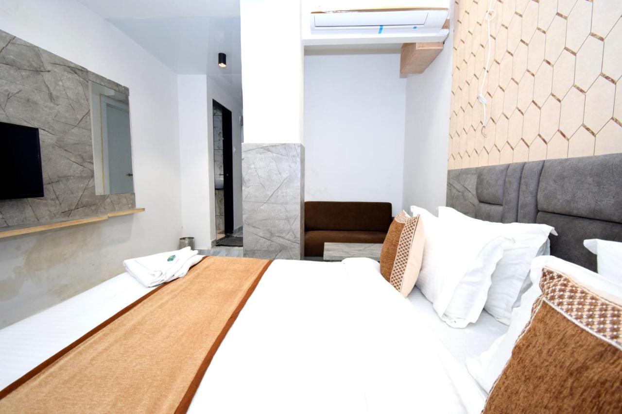אחמדאבאד Hotel A1 Vastrapur מראה חיצוני תמונה