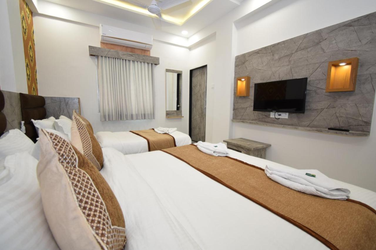 אחמדאבאד Hotel A1 Vastrapur מראה חיצוני תמונה