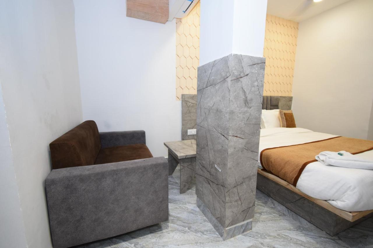 אחמדאבאד Hotel A1 Vastrapur מראה חיצוני תמונה