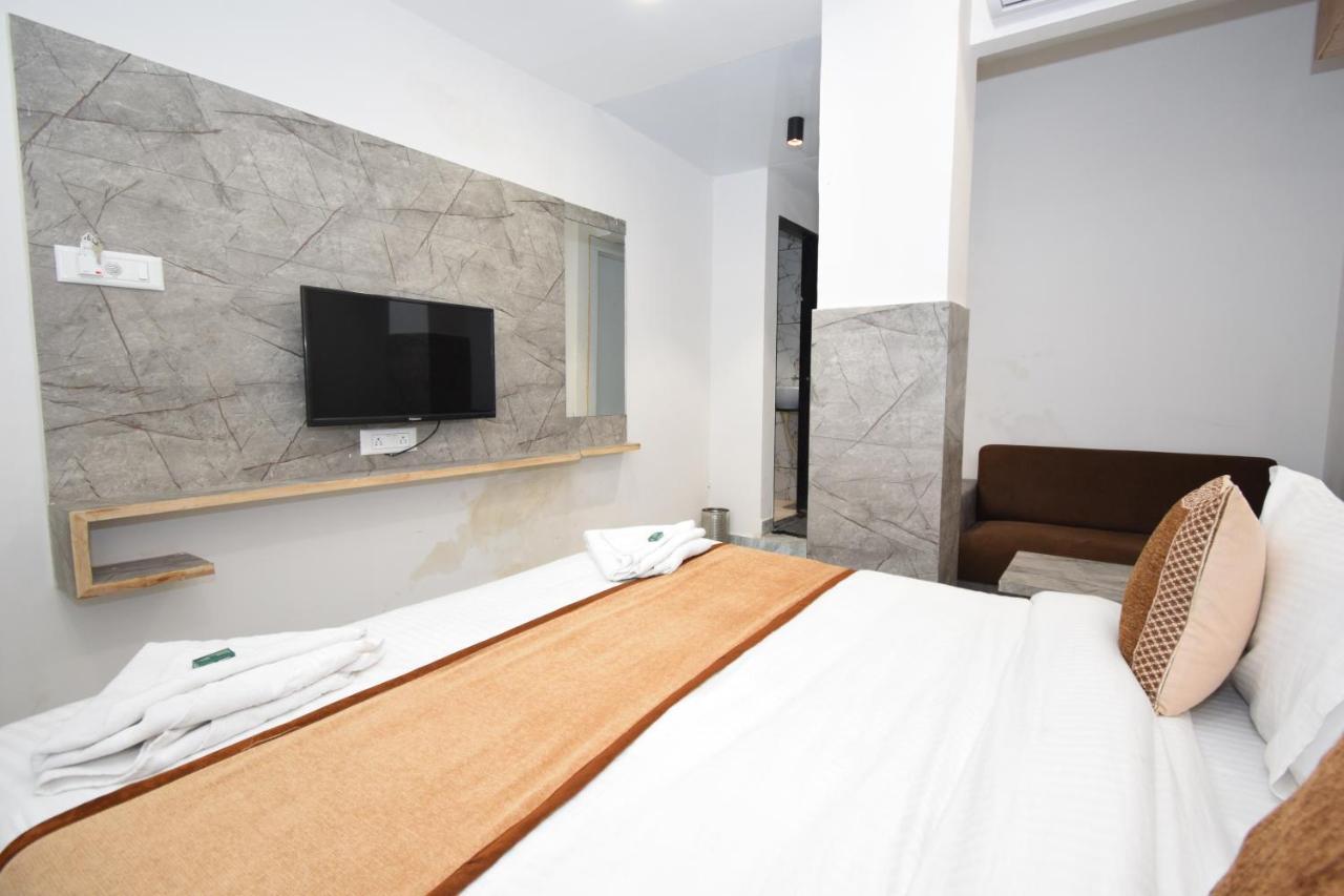 אחמדאבאד Hotel A1 Vastrapur מראה חיצוני תמונה
