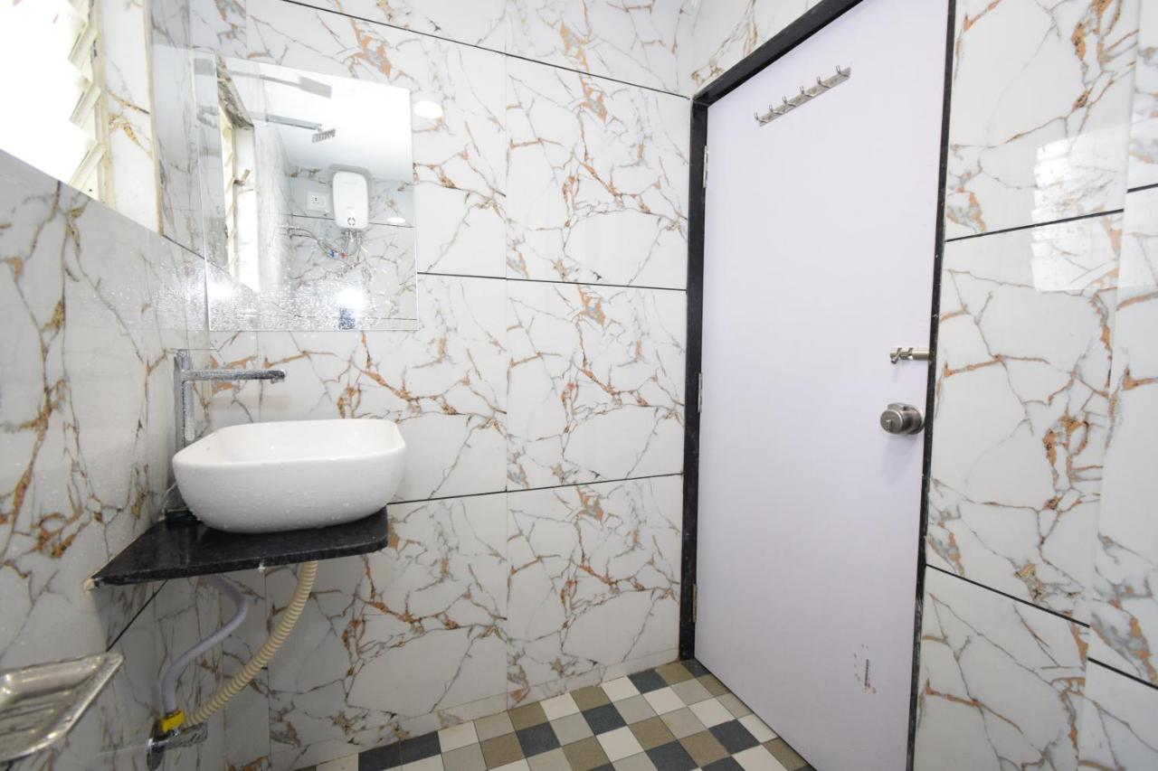 אחמדאבאד Hotel A1 Vastrapur מראה חיצוני תמונה