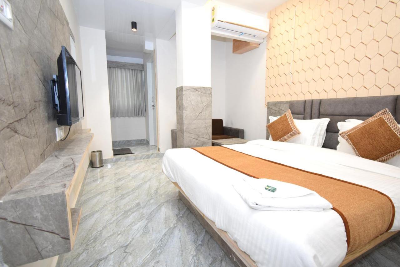 אחמדאבאד Hotel A1 Vastrapur מראה חיצוני תמונה
