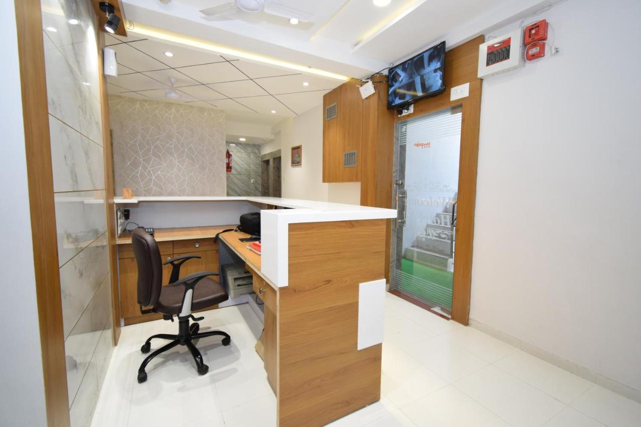 אחמדאבאד Hotel A1 Vastrapur מראה חיצוני תמונה