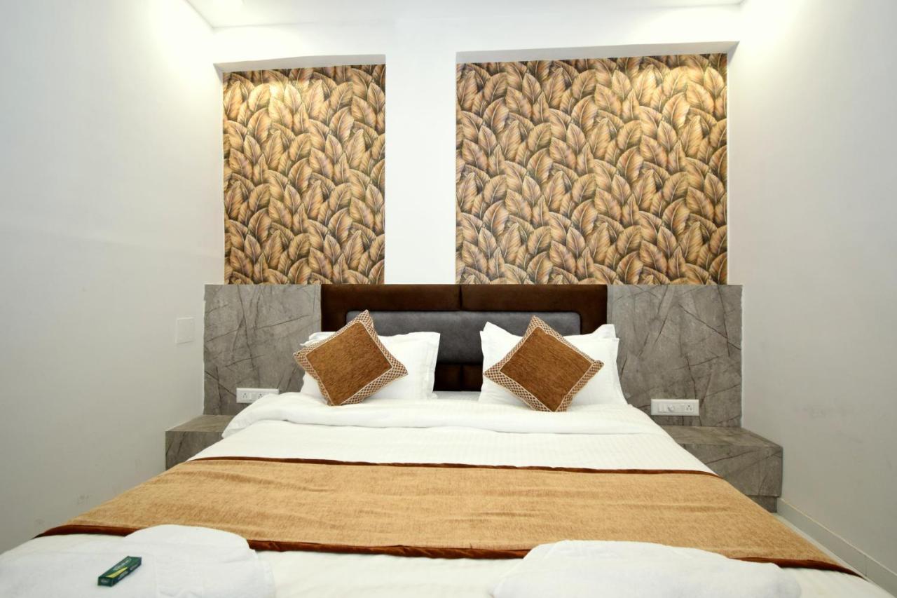 אחמדאבאד Hotel A1 Vastrapur מראה חיצוני תמונה