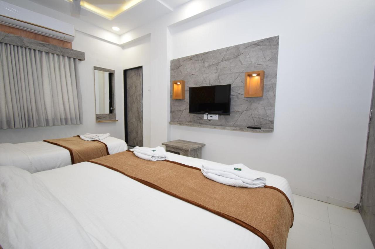 אחמדאבאד Hotel A1 Vastrapur מראה חיצוני תמונה