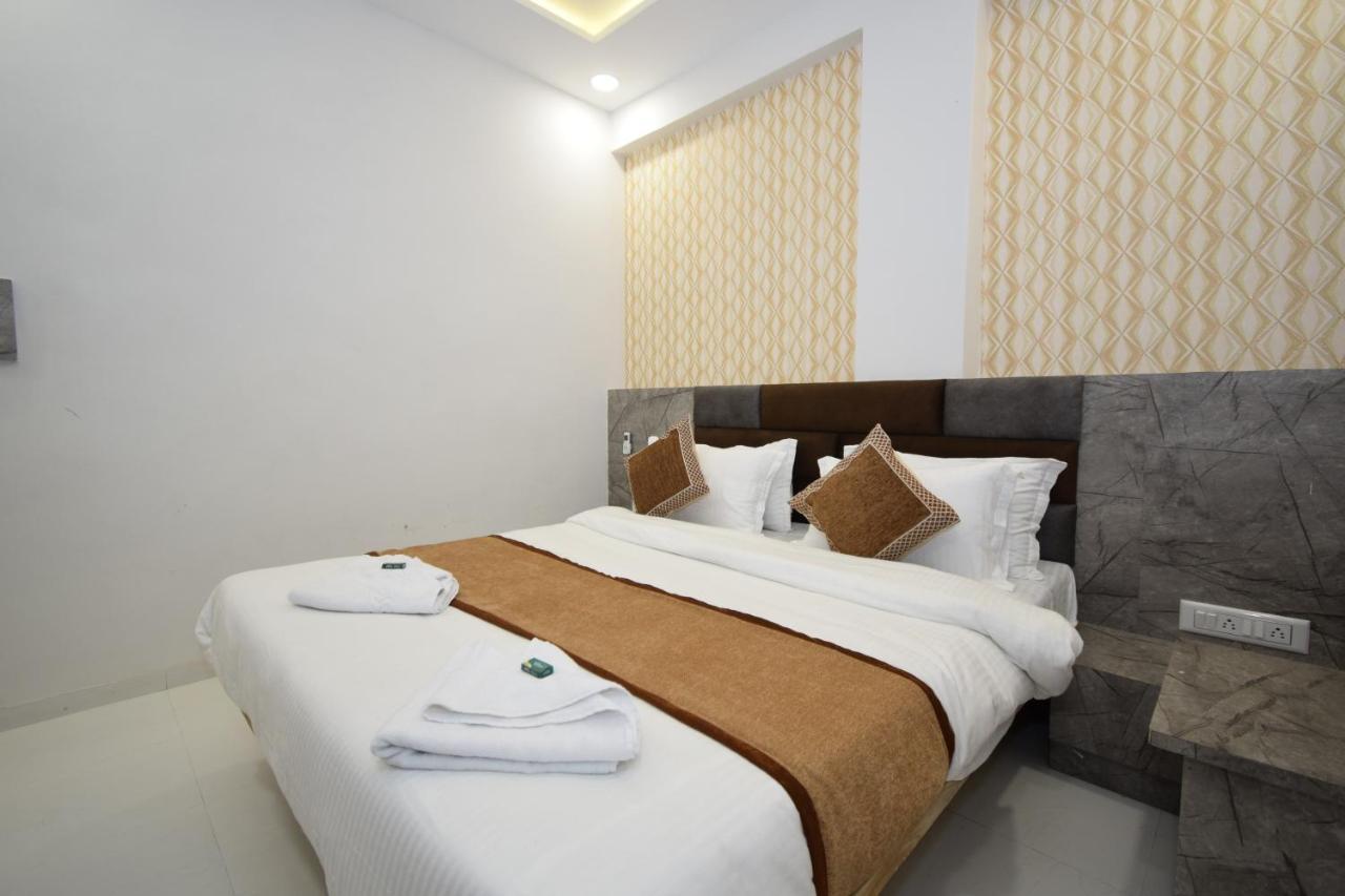 אחמדאבאד Hotel A1 Vastrapur מראה חיצוני תמונה