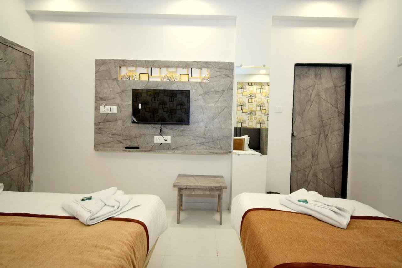 אחמדאבאד Hotel A1 Vastrapur מראה חיצוני תמונה