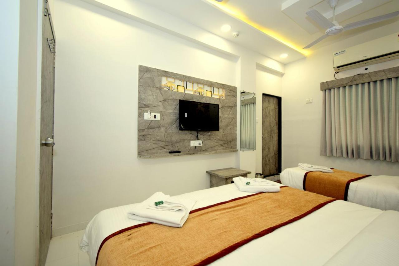 אחמדאבאד Hotel A1 Vastrapur מראה חיצוני תמונה
