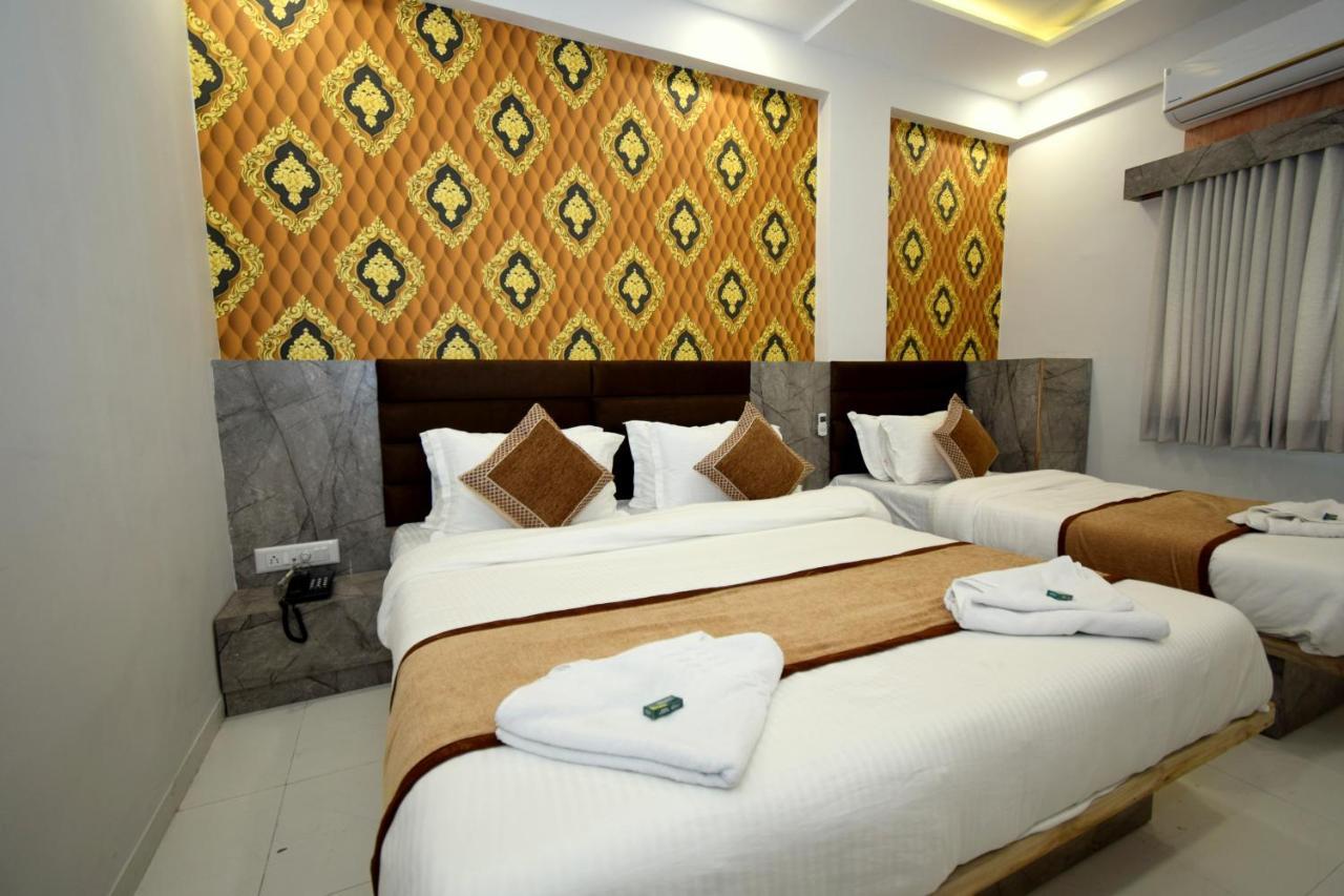אחמדאבאד Hotel A1 Vastrapur מראה חיצוני תמונה