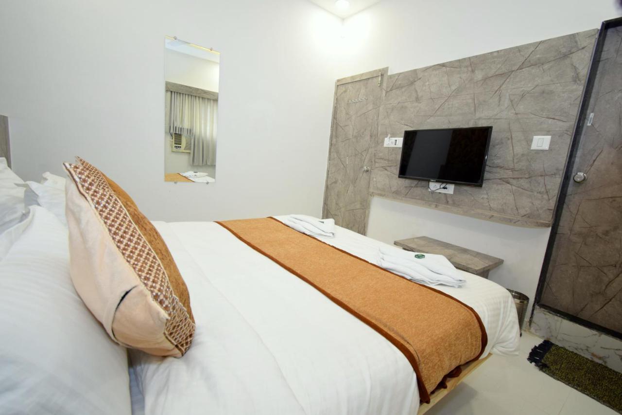 אחמדאבאד Hotel A1 Vastrapur מראה חיצוני תמונה