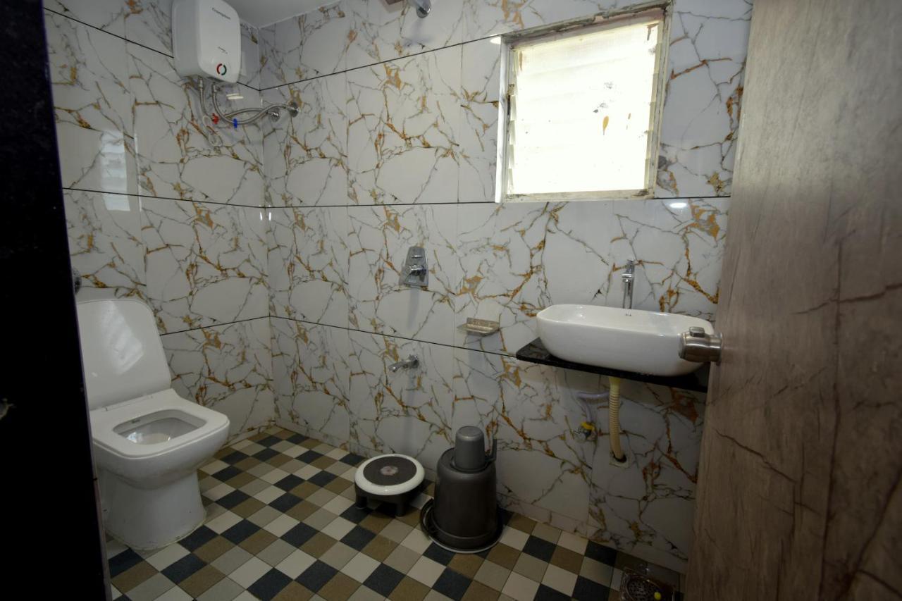 אחמדאבאד Hotel A1 Vastrapur מראה חיצוני תמונה