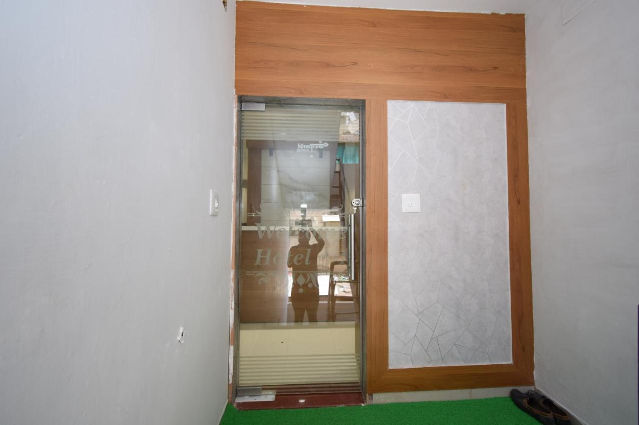 אחמדאבאד Hotel A1 Vastrapur מראה חיצוני תמונה
