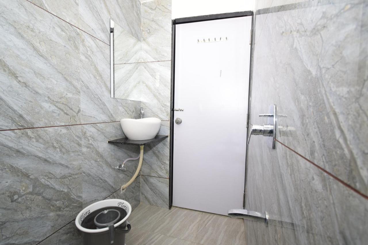 אחמדאבאד Hotel A1 Vastrapur מראה חיצוני תמונה