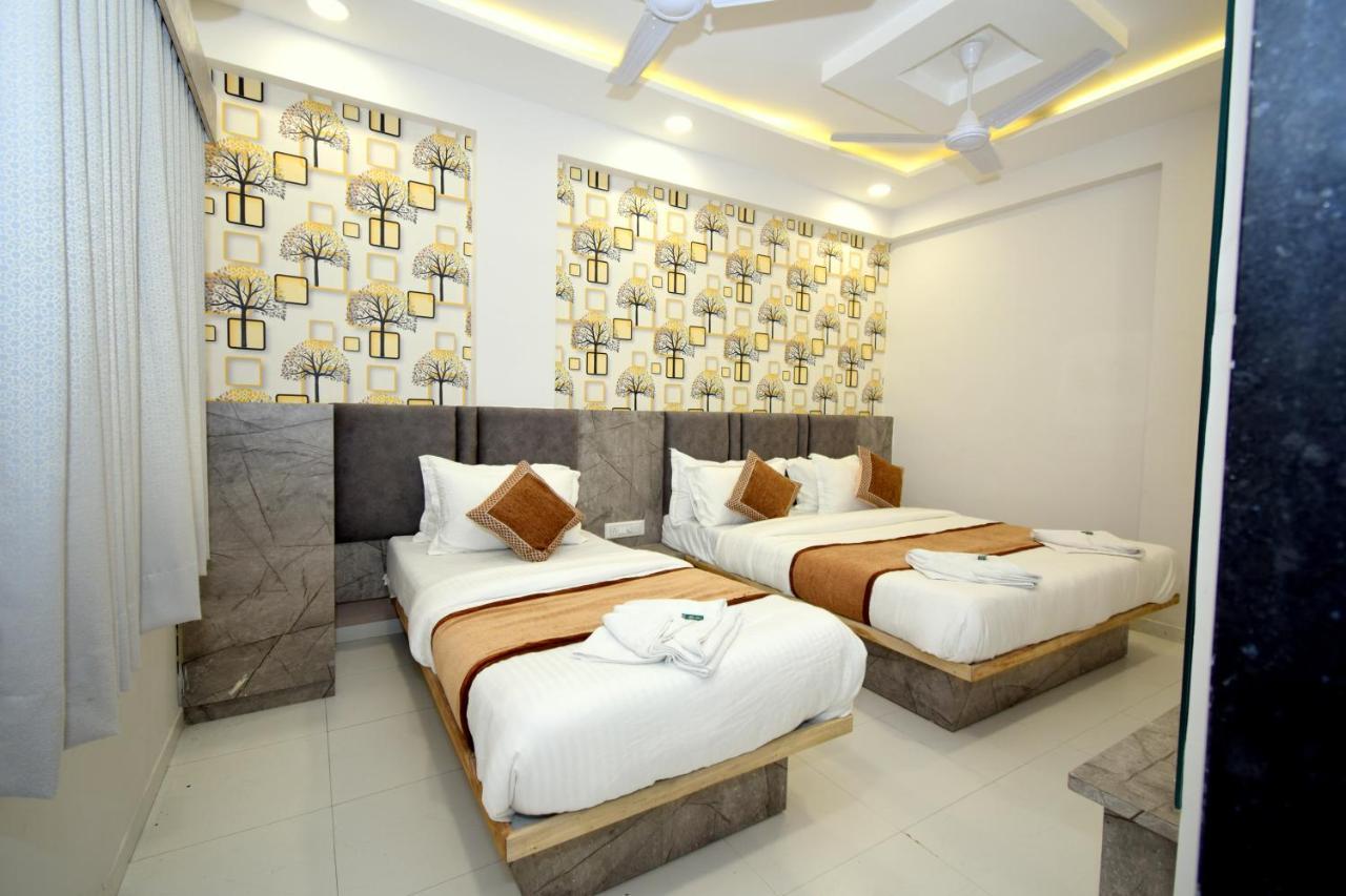 אחמדאבאד Hotel A1 Vastrapur מראה חיצוני תמונה